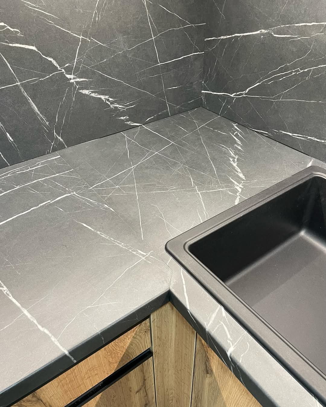 Kuhinja po meri sa ugradnim aparatima - izrada i montaža, Sofix Niš, model 38