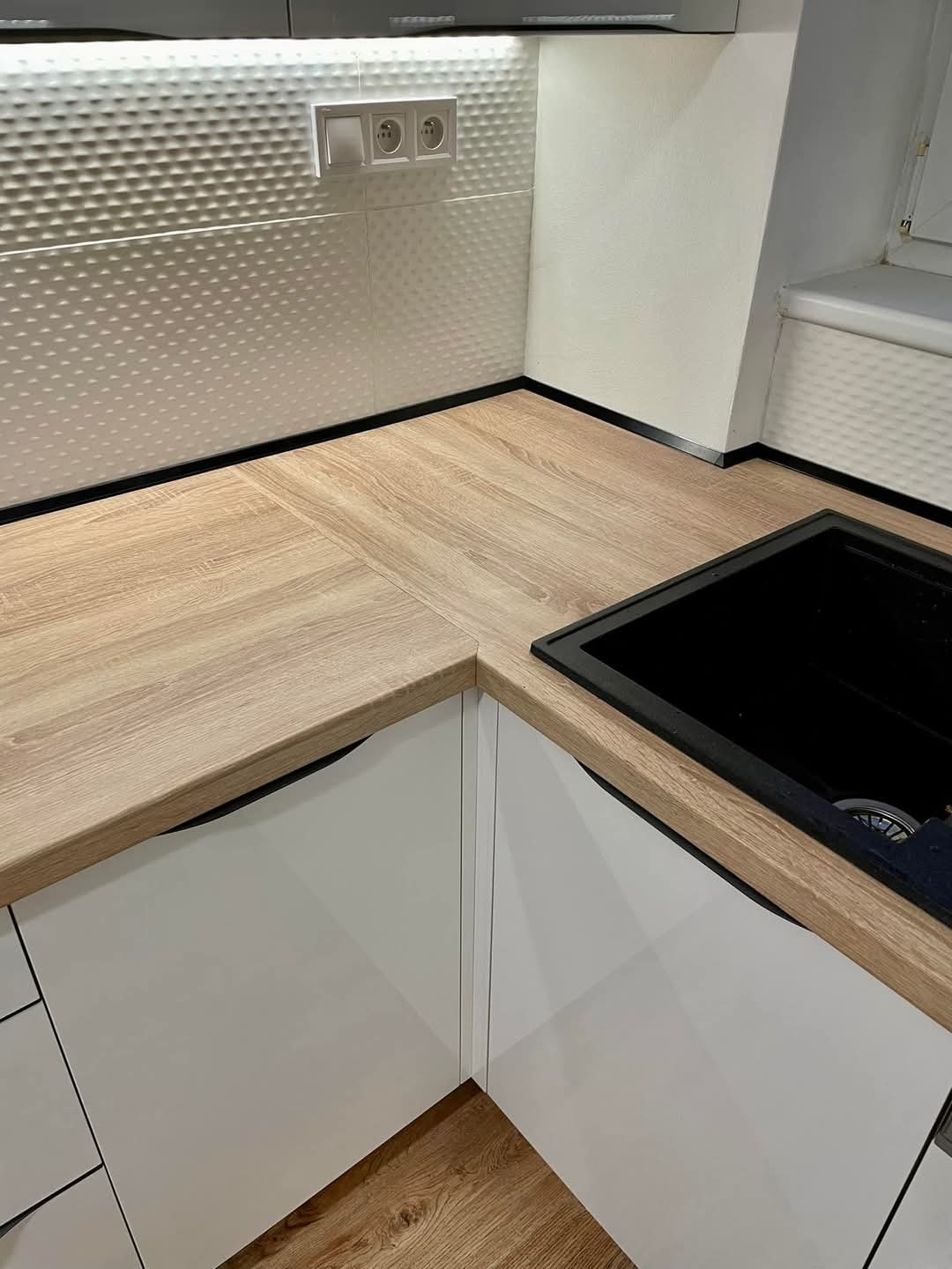 Kuhinja po meri sa ugradnim aparatima - izrada i montaža, Sofix Niš, model 23