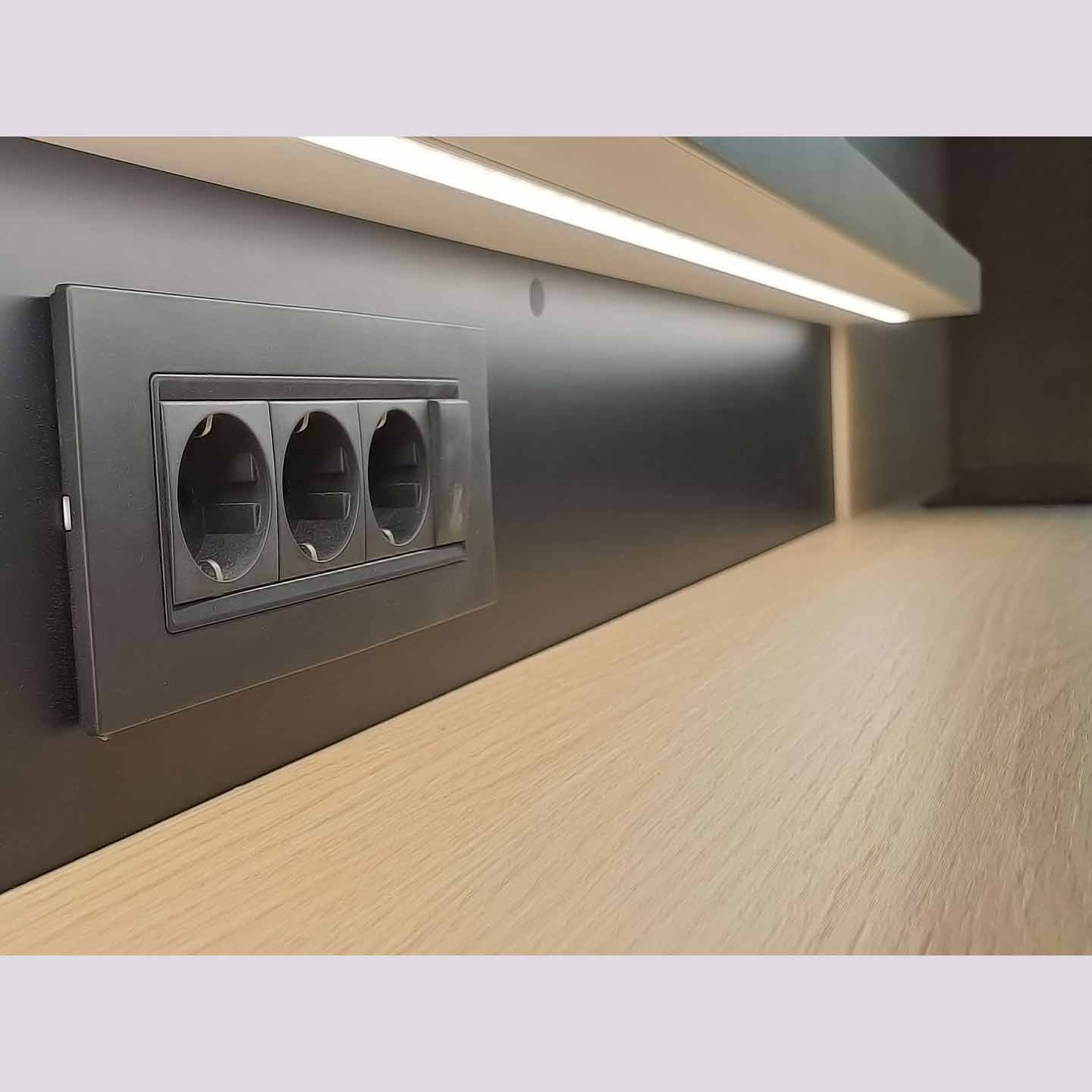 Kuhinja po meri sa ugradnim aparatima - izrada i montaža, Sofix Niš, model 13